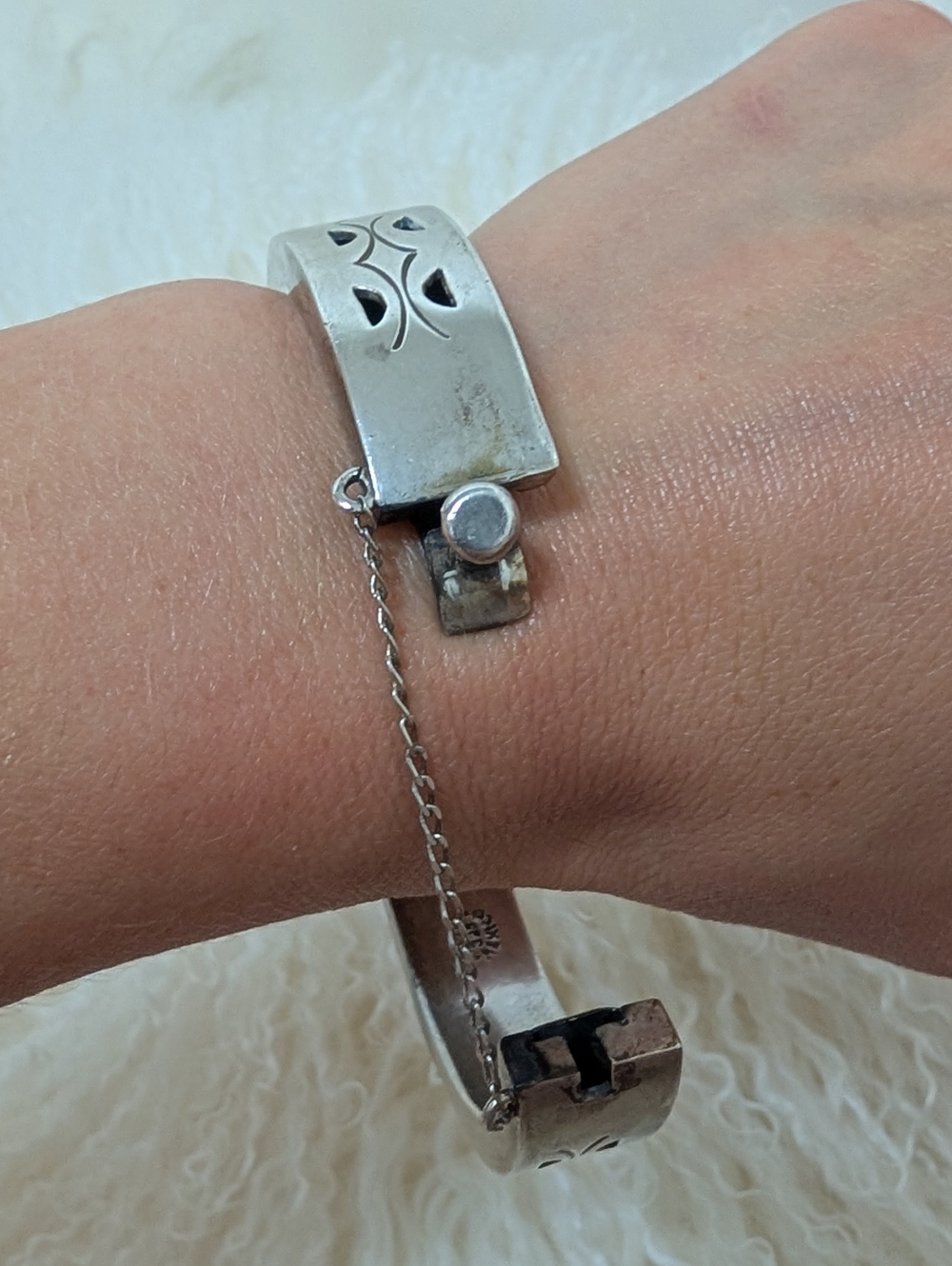 Taxco Mexico Sterling Silver Hinged Bangle Bracelet - Picture 3 of 10